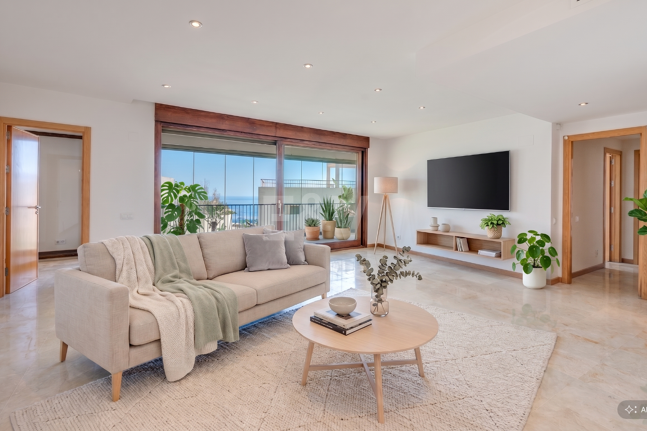 Spacious 3-Bedroom Apartment with Sea Views in Altos de Los Monteros, Marbella