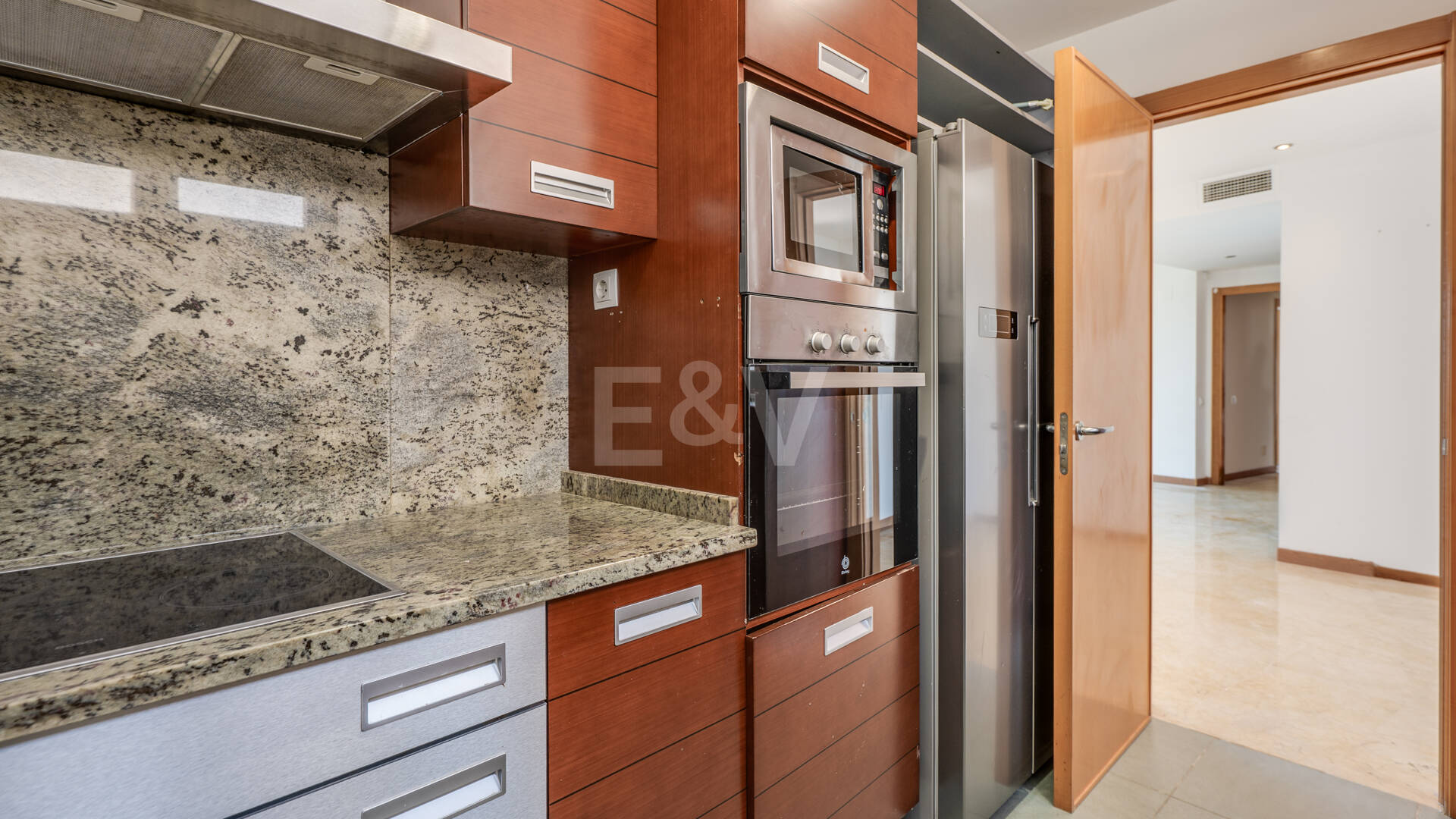 Spacious 3-Bedroom Apartment with Sea Views in Altos de Los Monteros, Marbella