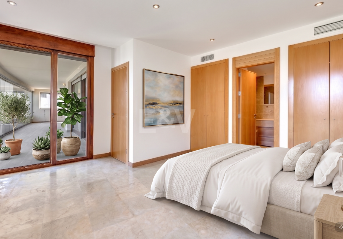 Rymlig 3 sovrum med havsutsikt i Altos de Los Monteros, Marbella