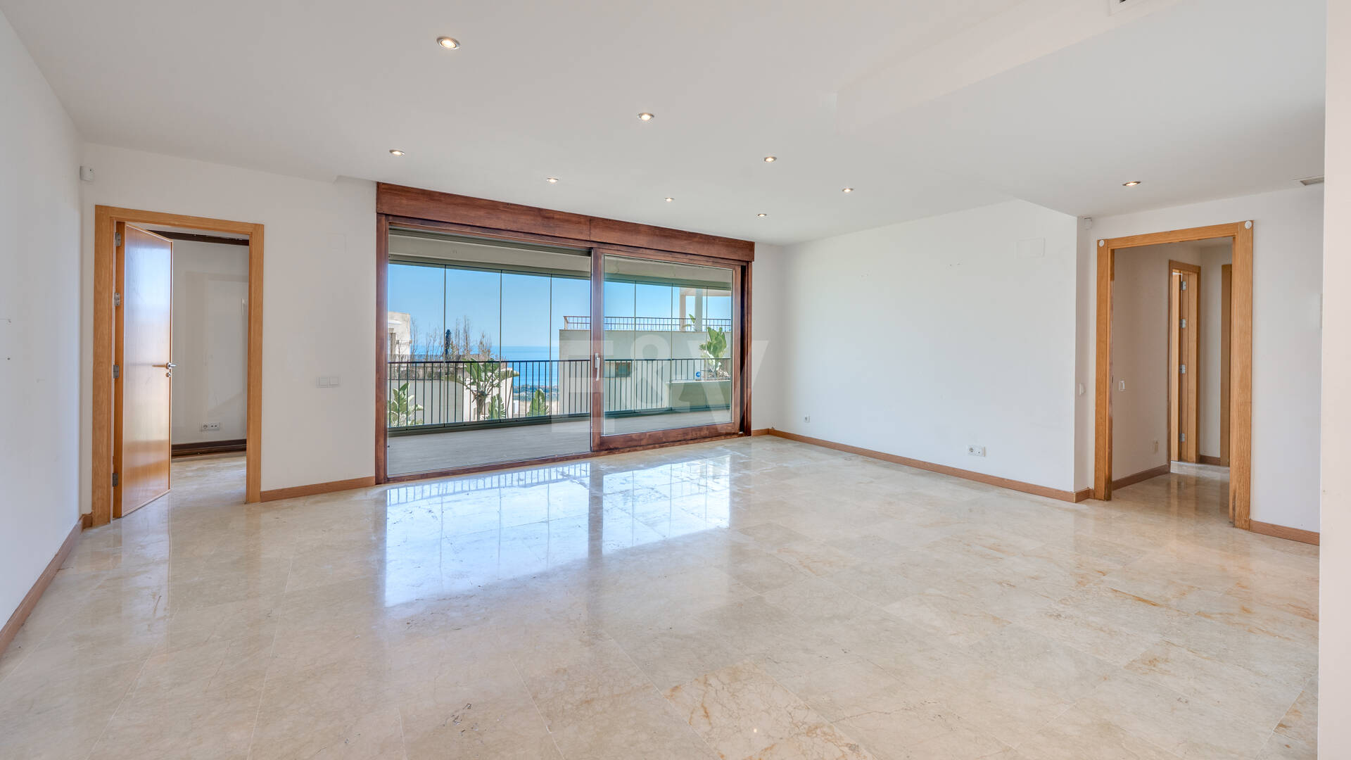 Spacious 3-Bedroom Apartment with Sea Views in Altos de Los Monteros, Marbella