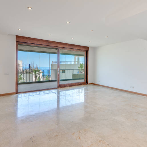 Spacious 3-Bedroom Apartment with Sea Views in Altos de Los Monteros, Marbella