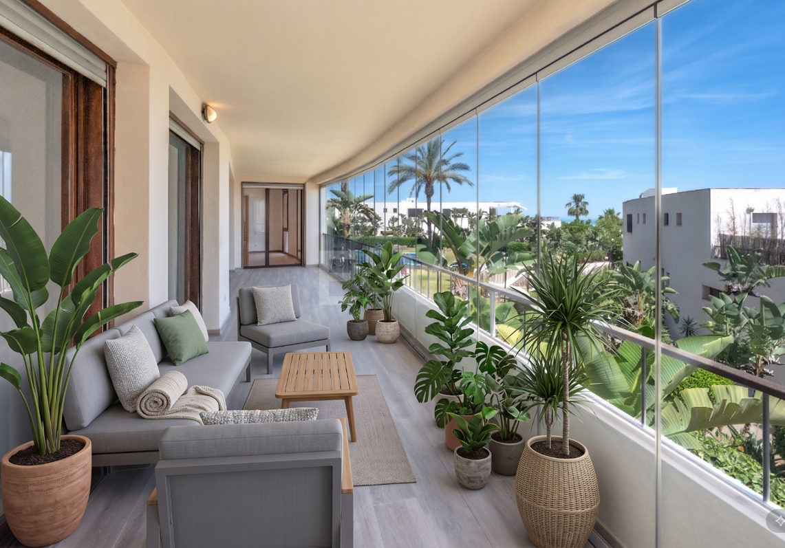 Rymlig 3 sovrum med havsutsikt i Altos de Los Monteros, Marbella