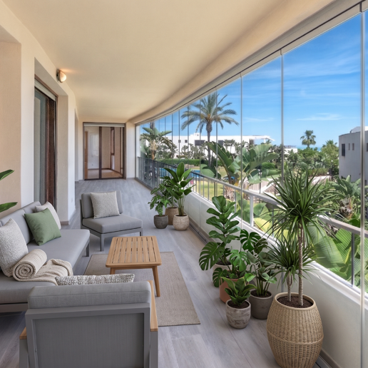 Rymlig 3 sovrum med havsutsikt i Altos de Los Monteros, Marbella