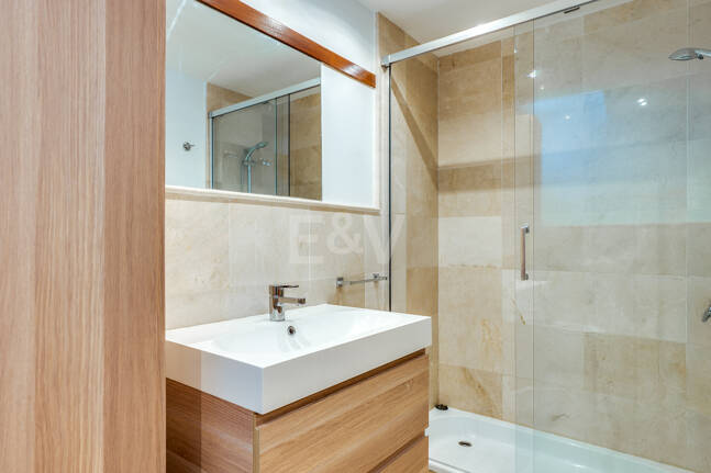 Spacious 3-Bedroom Apartment with Sea Views in Altos de Los Monteros, Marbella