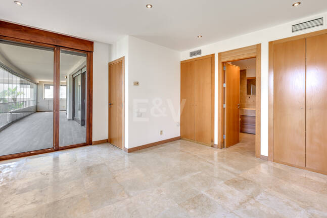 Spacious 3-Bedroom Apartment with Sea Views in Altos de Los Monteros, Marbella