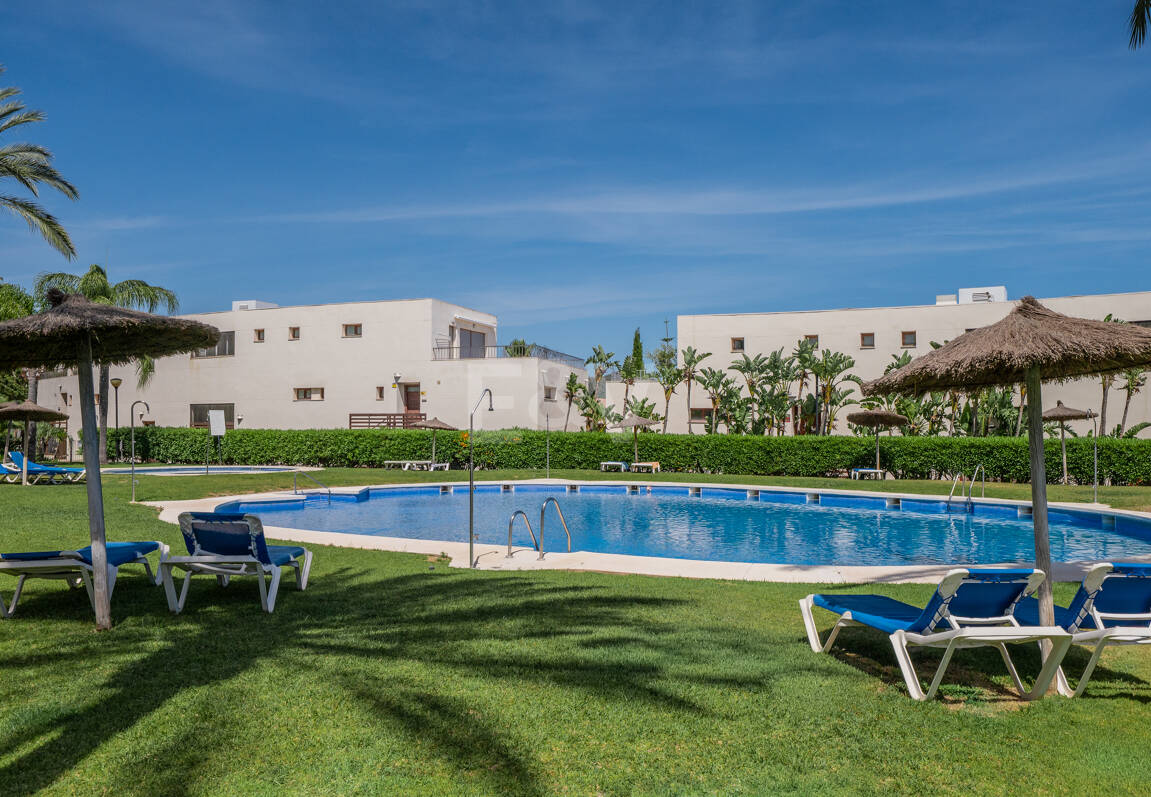 Spacious 3-Bedroom Apartment with Sea Views in Altos de Los Monteros, Marbella