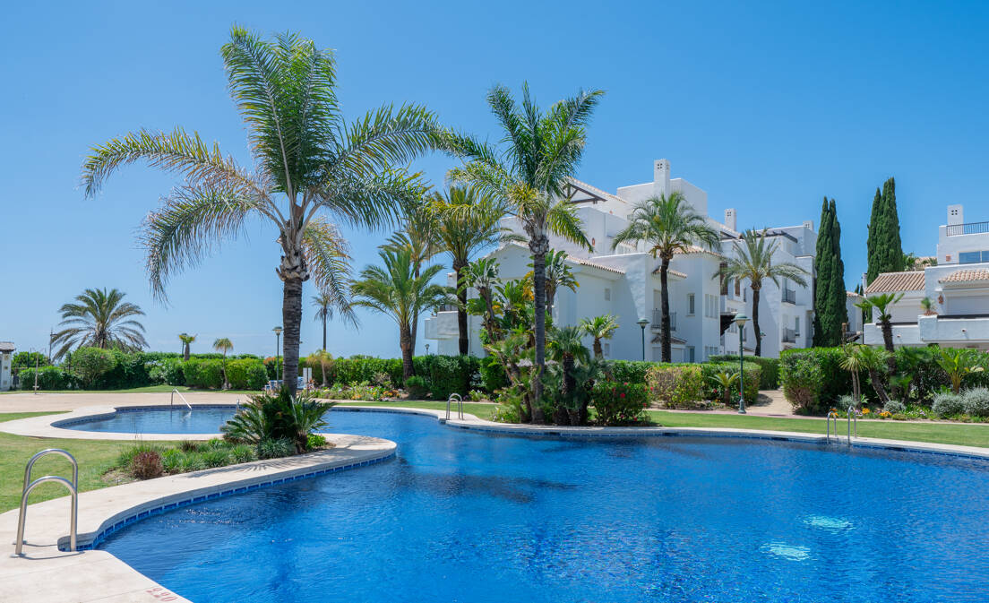 Gartenwohnung in erster Strandlinie in Los Monteros