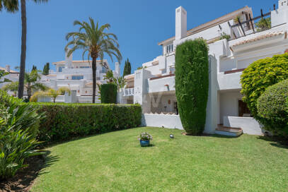 Gartenwohnung in erster Strandlinie in Los Monteros