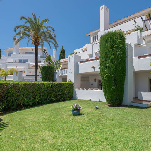 Gartenwohnung in erster Strandlinie in Los Monteros