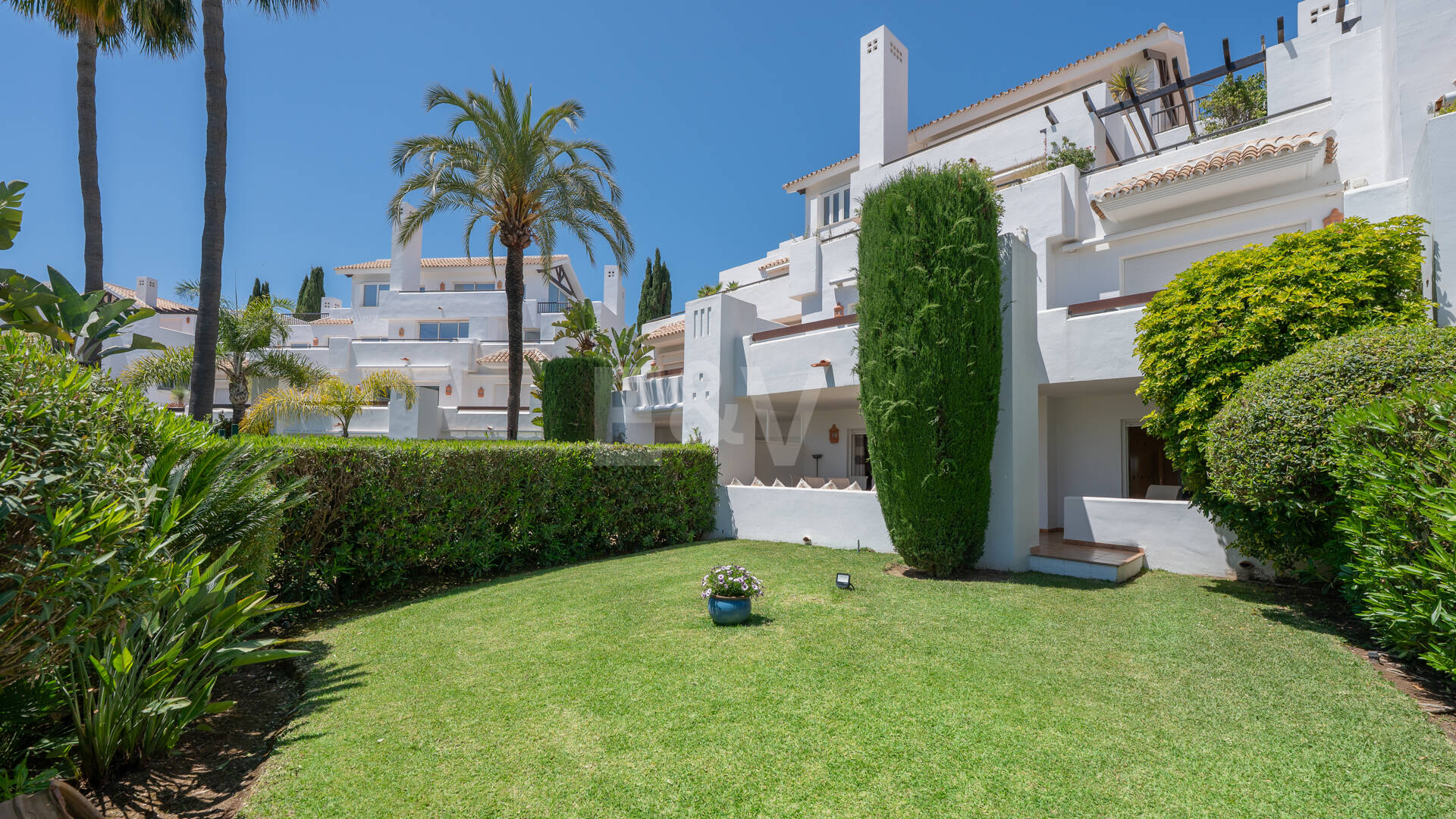Gartenwohnung in erster Strandlinie in Los Monteros