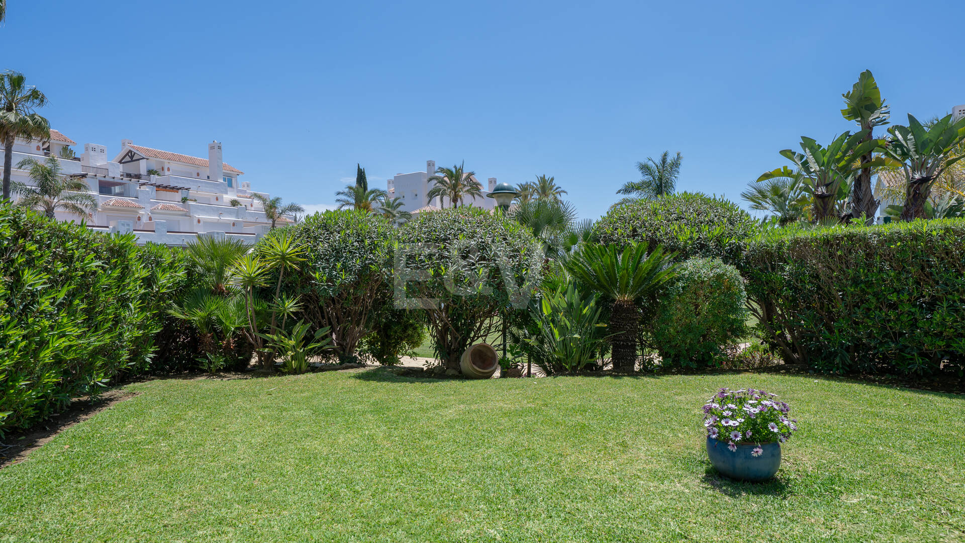 Gartenwohnung in erster Strandlinie in Los Monteros