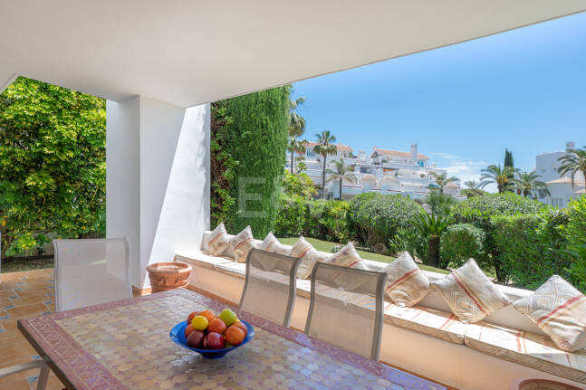 Gartenwohnung in erster Strandlinie in Los Monteros