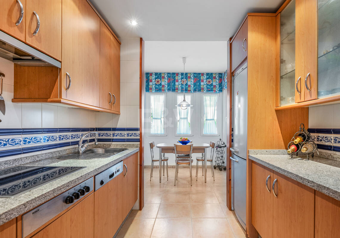 Apartamento con jardín en primera línea de playa en Los Monteros