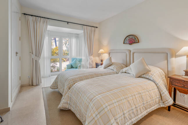 Beachfront Garden Apartment in Los Monteros