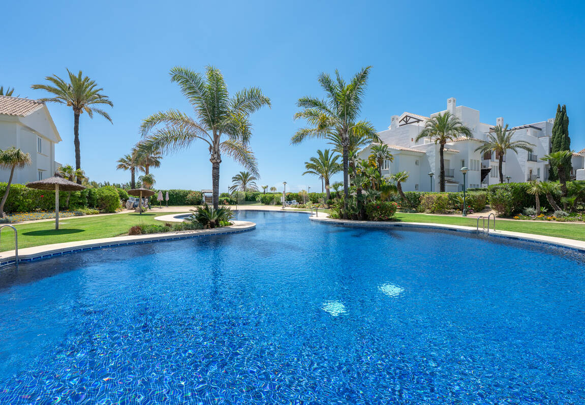 Gartenwohnung in erster Strandlinie in Los Monteros