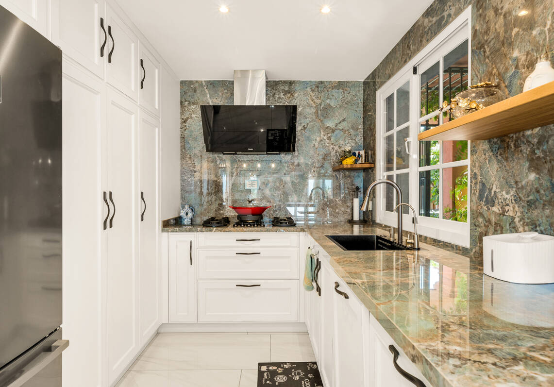Refined Mediterranean Apartment in Benahavís