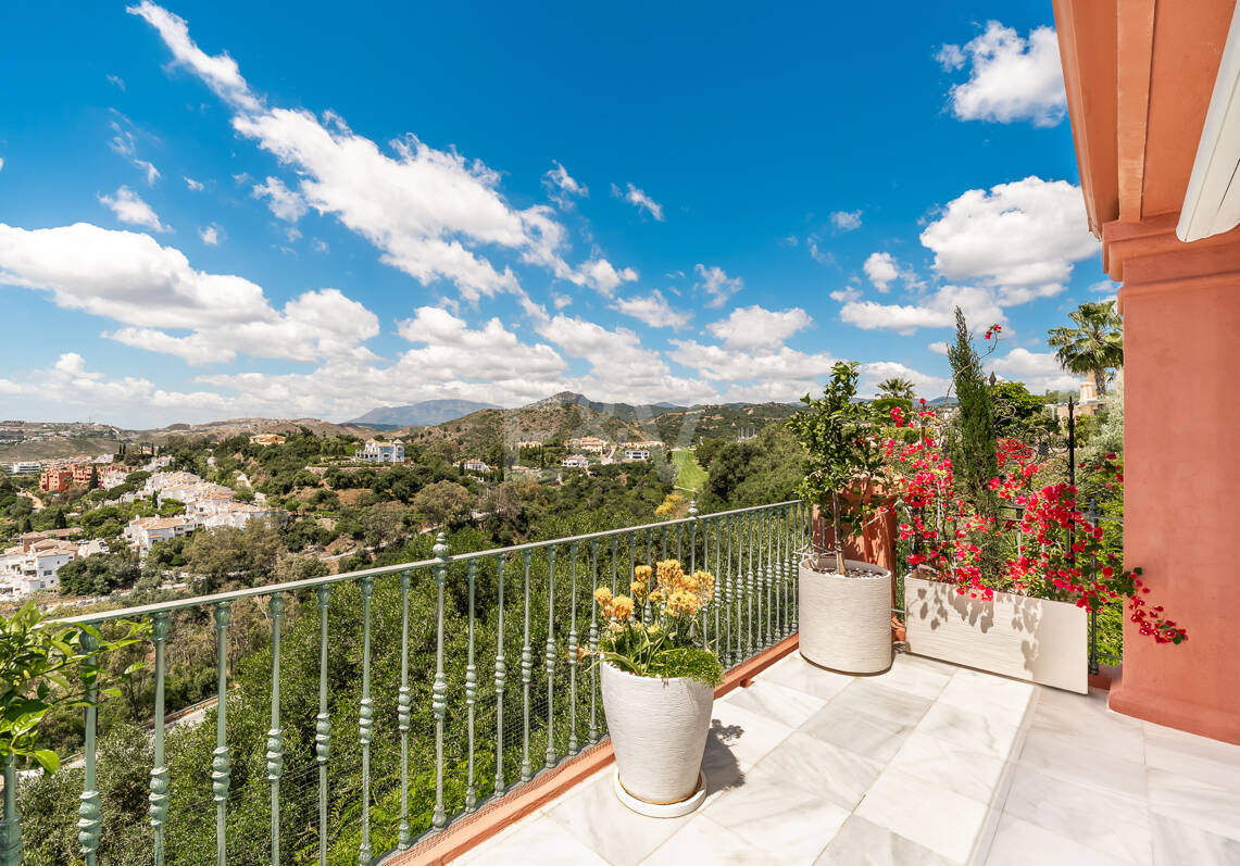 Refined Mediterranean Apartment in Benahavís