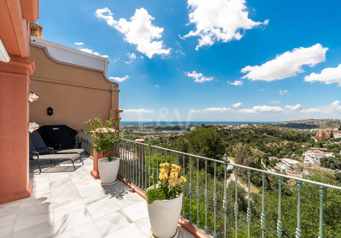 Refined Mediterranean Apartment in Benahavís