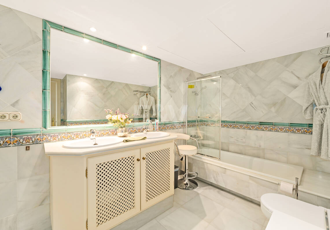 Refined Mediterranean Apartment in Benahavís
