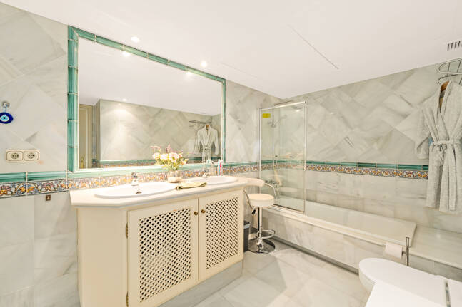 Apartamento mediterráneo refinado en Benahavís