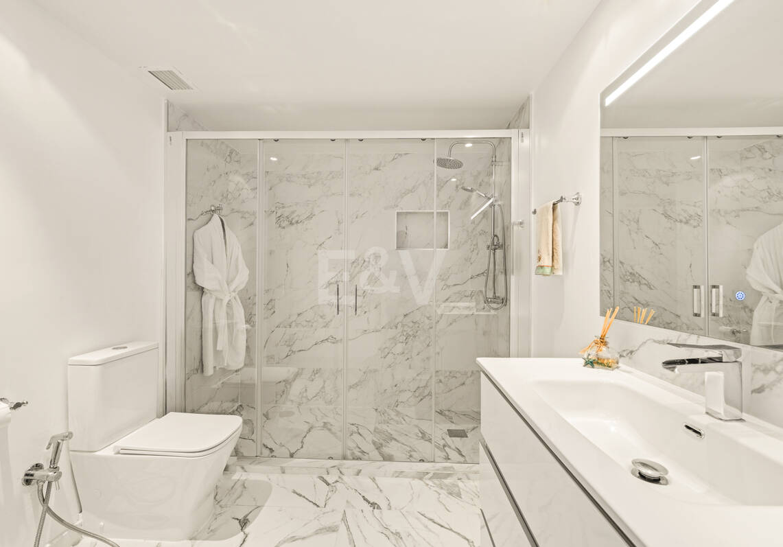 Refined Mediterranean Apartment in Benahavís