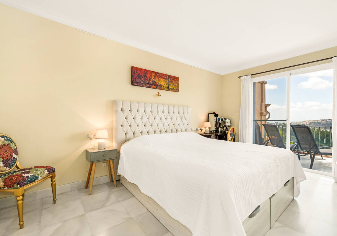 Refined Mediterranean Apartment in Benahavís