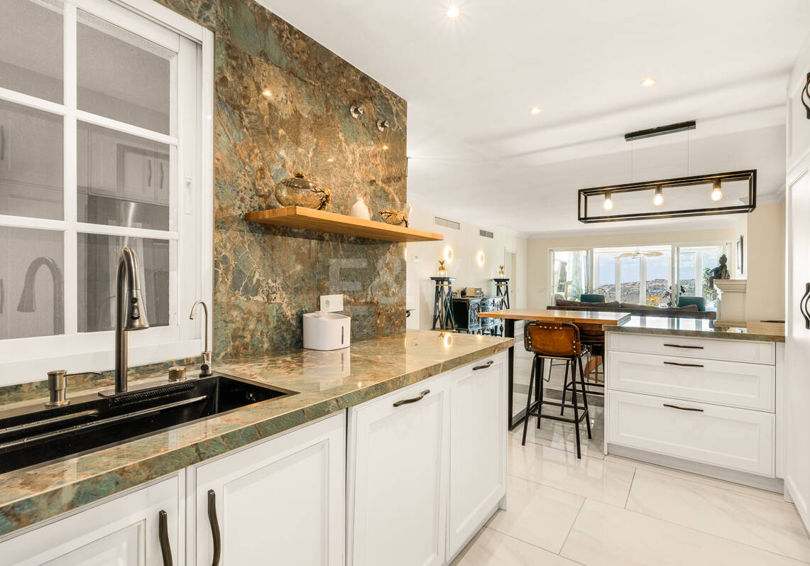 Refined Mediterranean Apartment in Benahavís