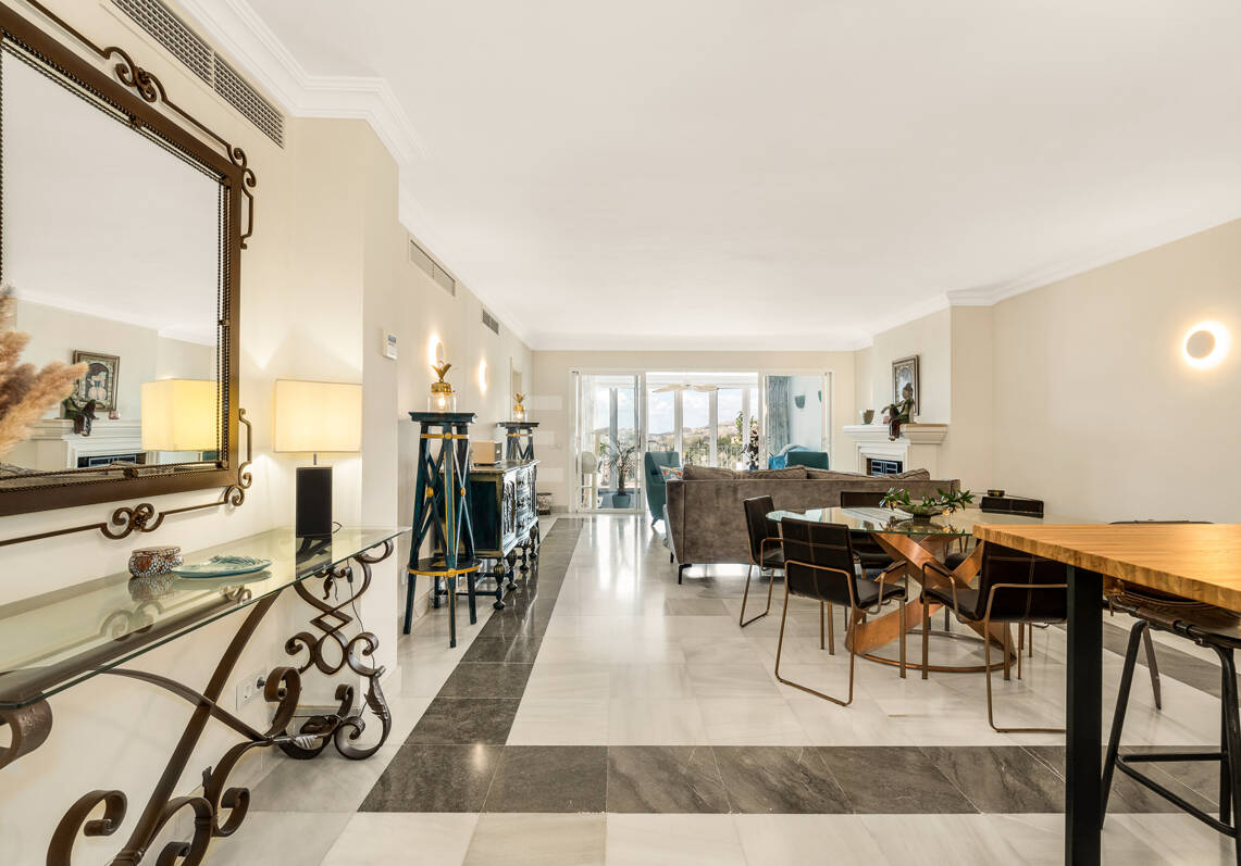 Refined Mediterranean Apartment in Benahavís