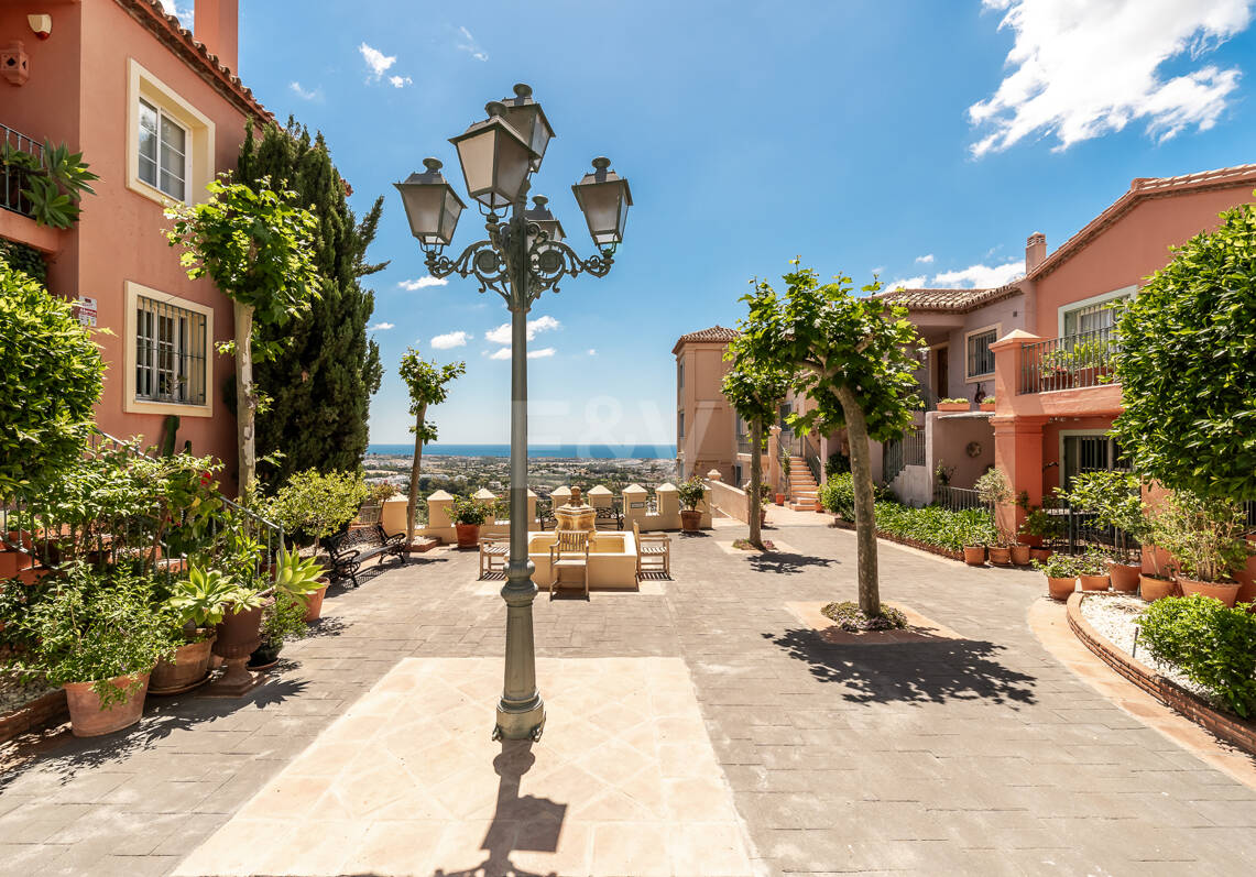 Refined Mediterranean Apartment in Benahavís