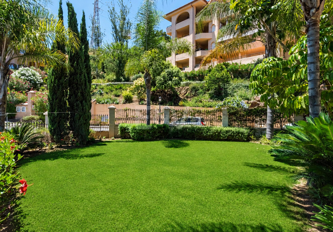 Bright Villa Overlooking Santa María Golf