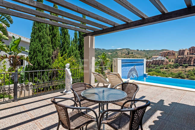 Helle Villa mit Blick auf Santa María Golf