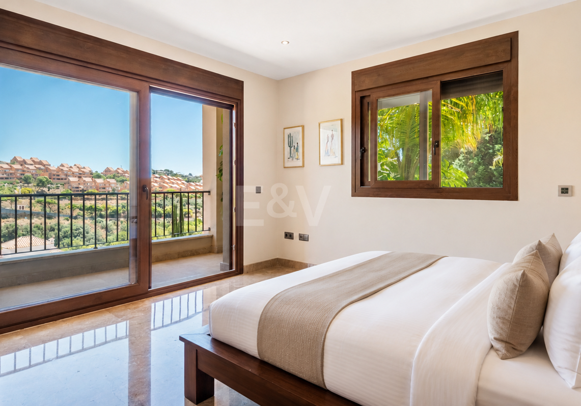 Bright Villa Overlooking Santa María Golf