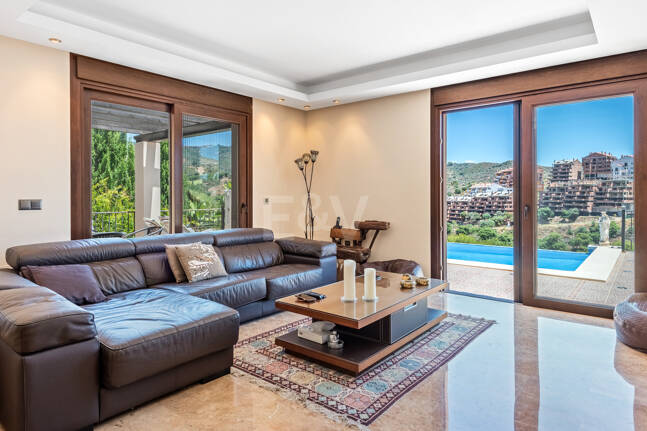Helle Villa mit Blick auf Santa María Golf