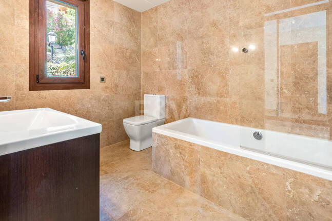 Helle Villa mit Blick auf Santa María Golf