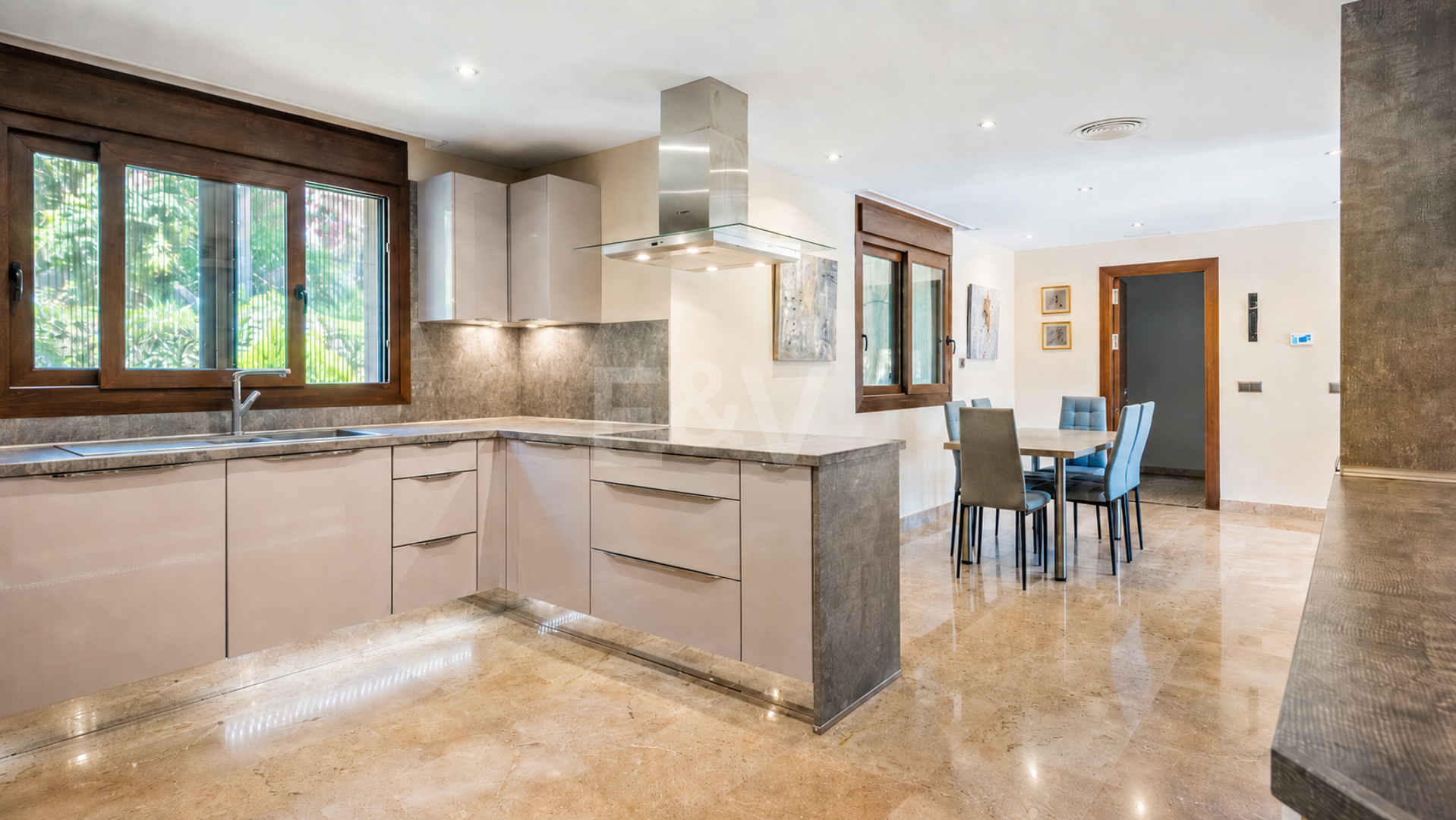 Helle Villa mit Blick auf Santa María Golf