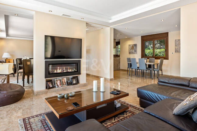 Helle Villa mit Blick auf Santa María Golf