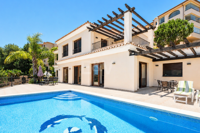Helle Villa mit Blick auf Santa María Golf