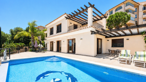 Villa luminosa con vistas a Santa María Golf