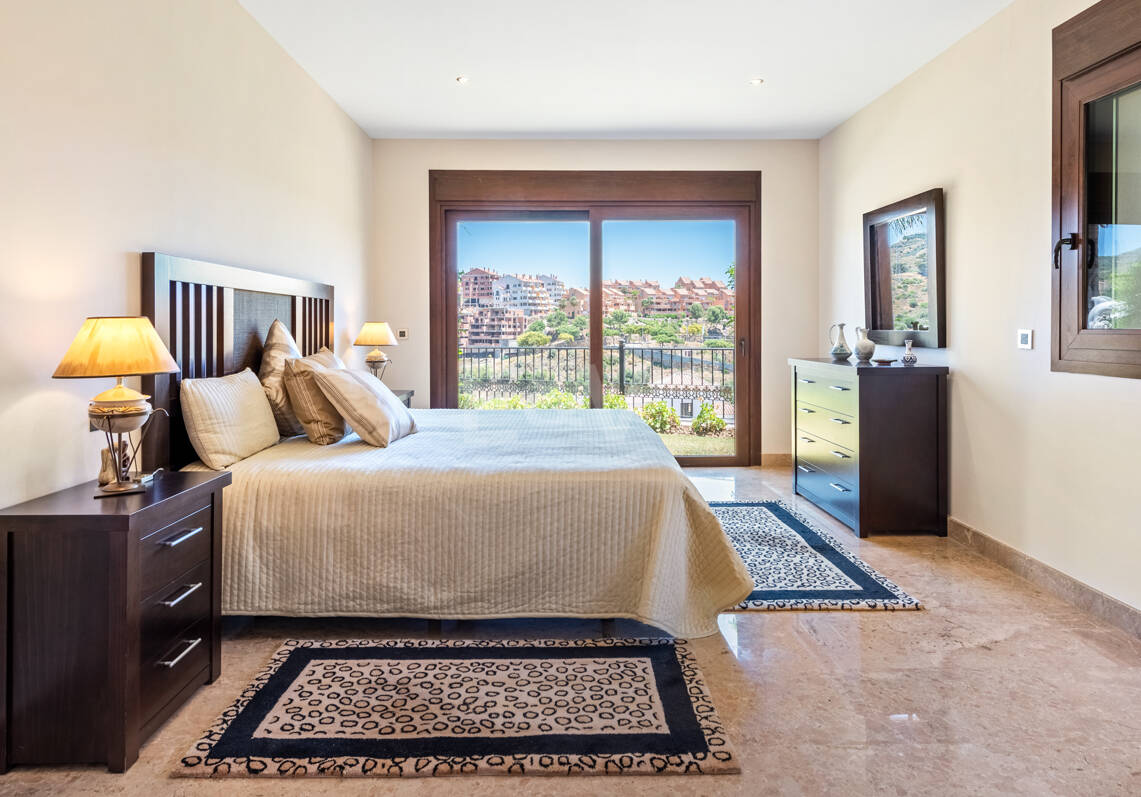 Bright Villa Overlooking Santa María Golf