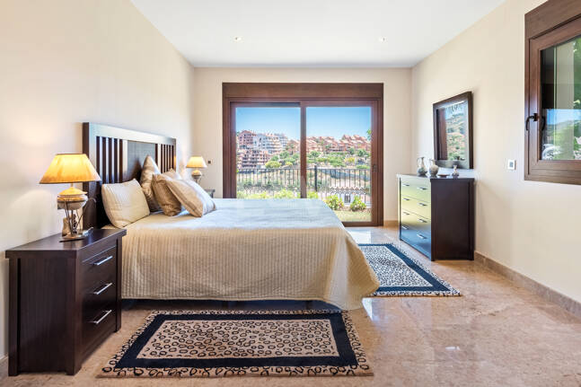 Helle Villa mit Blick auf Santa María Golf