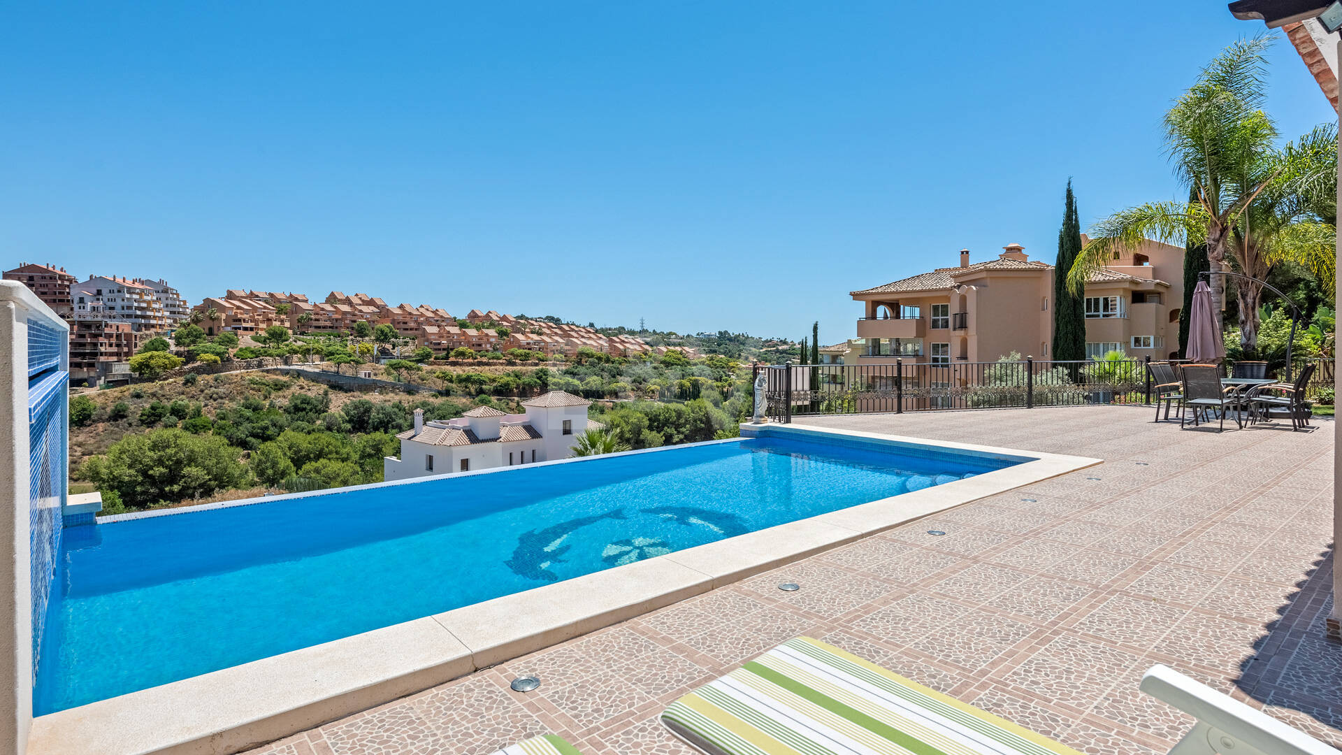 Helle Villa mit Blick auf Santa María Golf