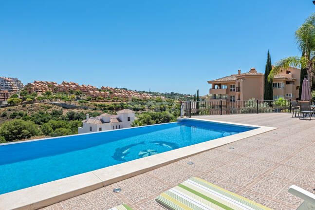 Helle Villa mit Blick auf Santa María Golf