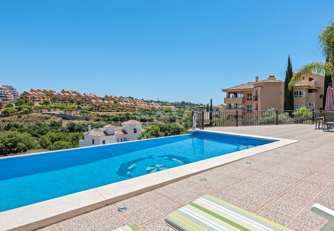 Helle Villa mit Blick auf Santa María Golf