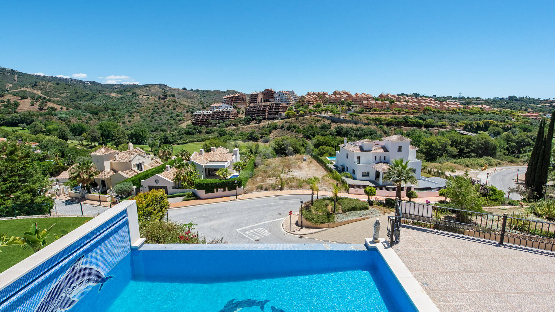 Helle Villa mit Blick auf Santa María Golf