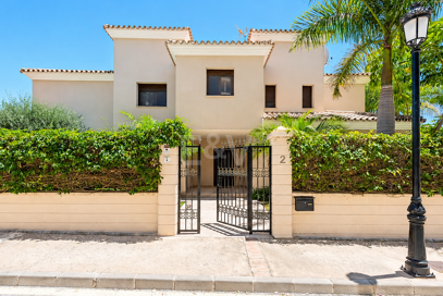 Helle Villa mit Blick auf Santa María Golf