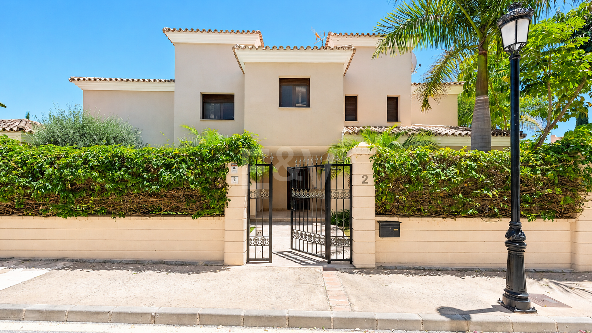 Helle Villa mit Blick auf Santa María Golf