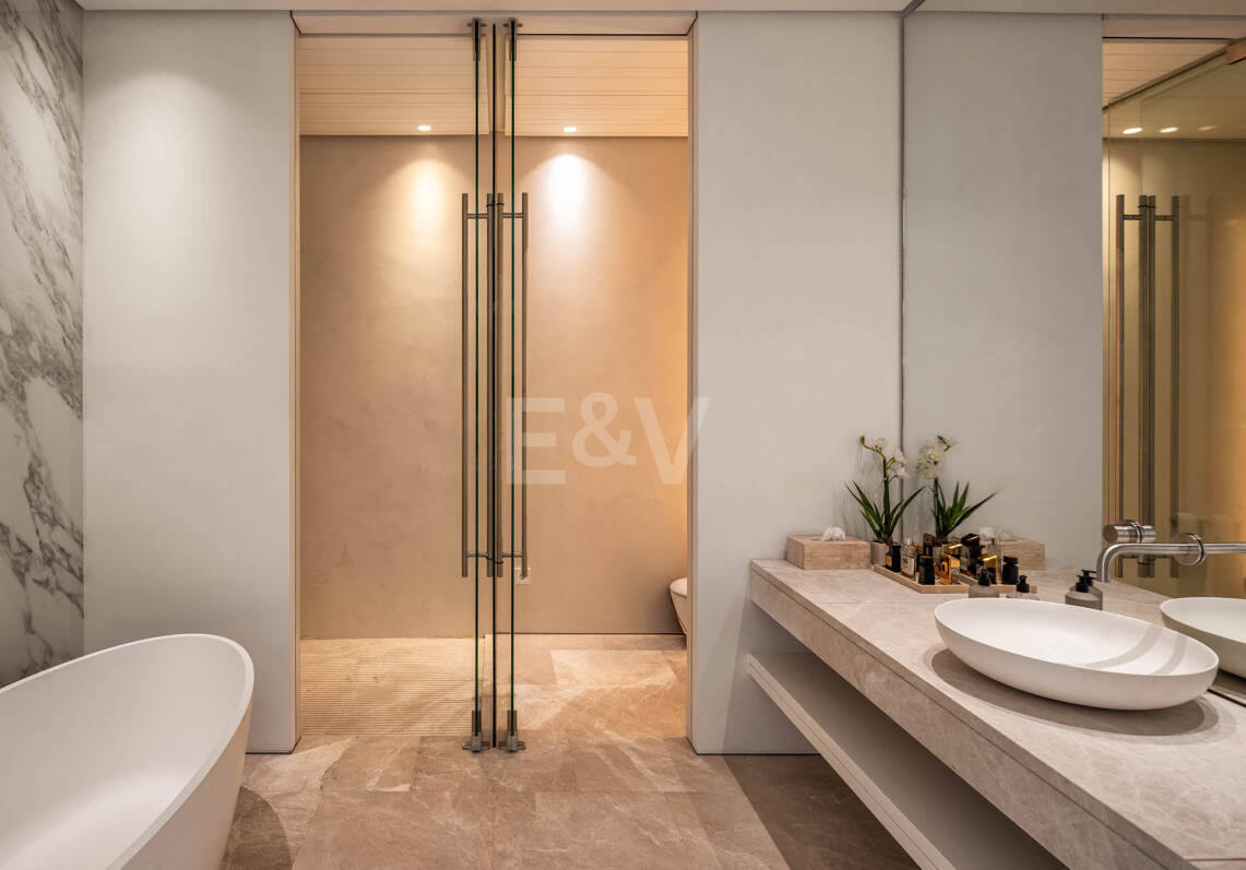 Moderne Luxusvilla in Alcuzcuz-Benahavis mit Panoramablick
