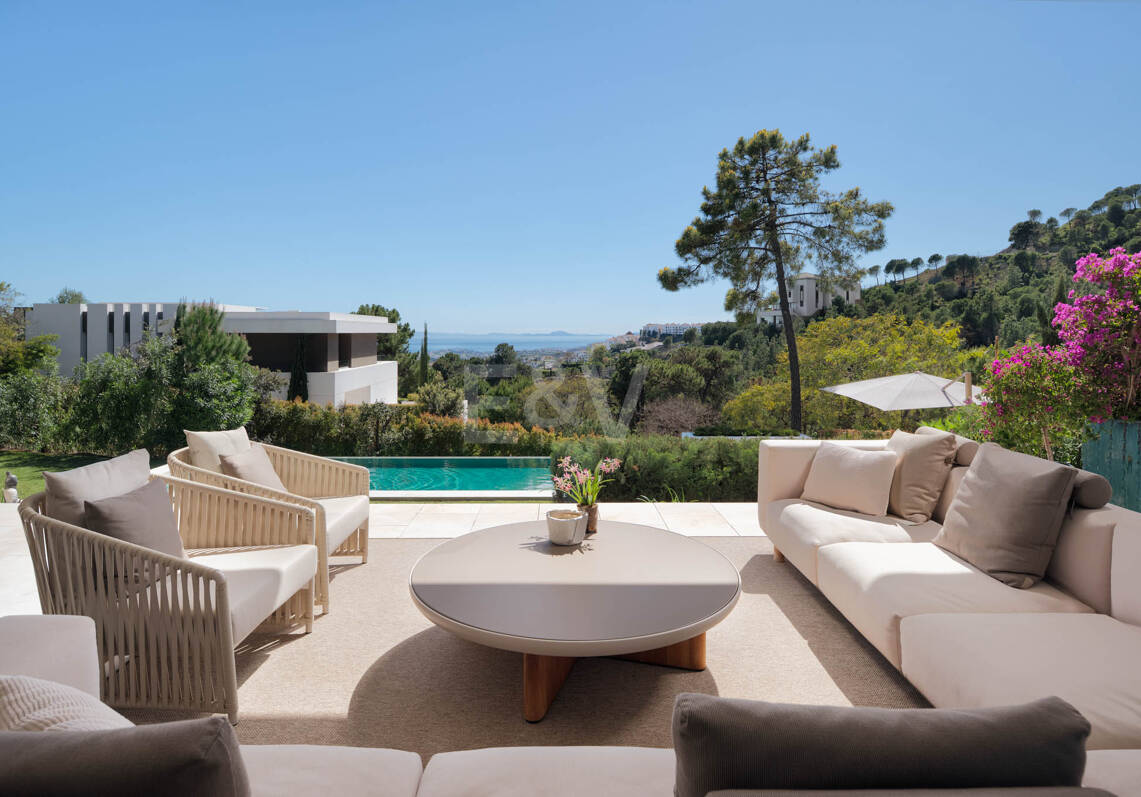 Moderne Luxusvilla in Alcuzcuz-Benahavis mit Panoramablick