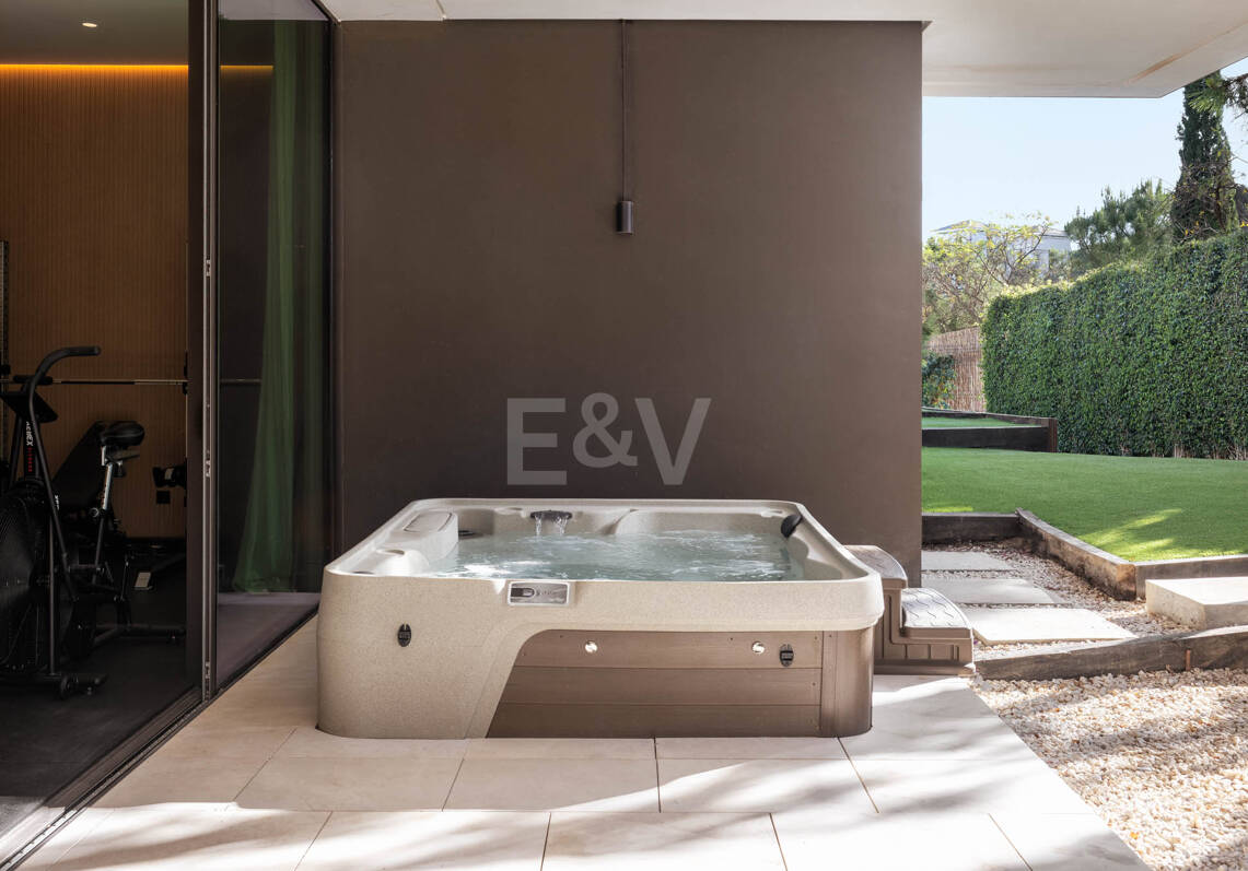Moderne Luxusvilla in Alcuzcuz-Benahavis mit Panoramablick