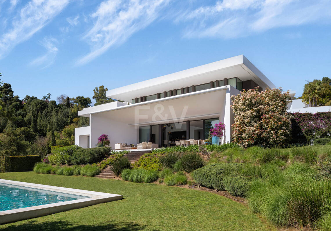 Moderne Luxusvilla in Alcuzcuz-Benahavis mit Panoramablick